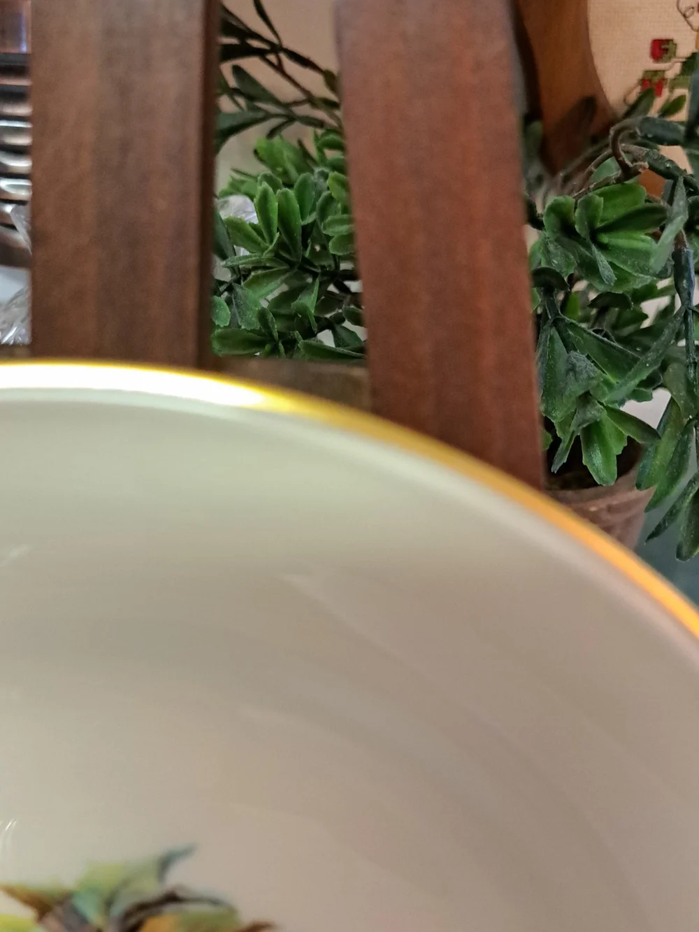 Lenox Cream Plate with Gold Rim and Fruit Centerpiece